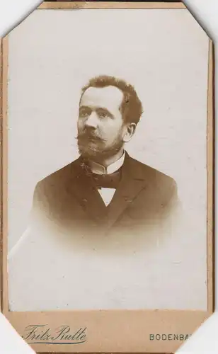 Porträtfoto Mann; Fotokunst Atelier Rutte aus BODENBACH 1900 Privatfoto CdV