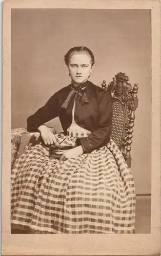 Tetschen-Bodenbach Decín Foto einer Frau Fotokunst Atelier Jungmann 1900 CdV