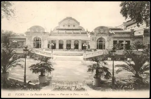 CPA Vichy Facade du Casino Vue sur le Parc 1909