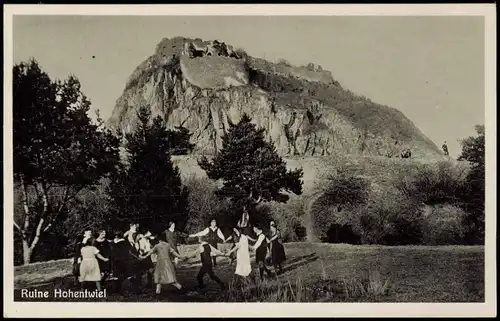 Singen (Hohentwiel) tanzende Ringelrein vor der Festungsruine 1938