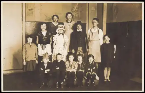 Schule: Klassenfoto - Klassentreffen Klassenzimmer 1923 Privatfoto
