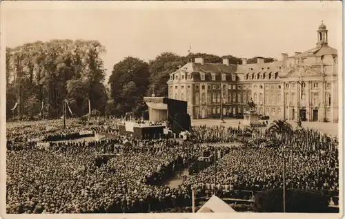 Ansichtskarte  Große Menschenmenge bei Kirchenveranstaltung vor Schloß 1928
