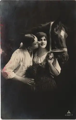 Ansichtskarte  Liebespaar und Pferd - Fotokunst 1909
