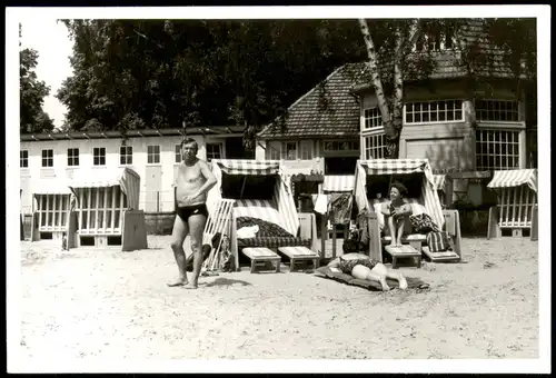 Menschen Soziales Leben Familienfoto vom Strand-Urlaub 1960 Privatfoto Foto