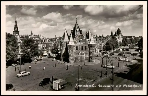 Postkaart Amsterdam Amsterdam Nieuwmarkt met Waaggebouw 1955