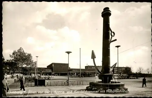 Duisburg Brunnen vor der Industrie- und Handelskammer mit Hauptbahnhof 1962