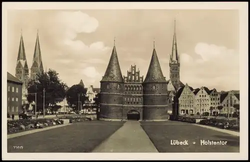 Ansichtskarte Lübeck Holstentor 1932