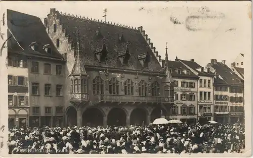 Ansichtskarte Freiburg im Breisgau Markt, Kaufhaus - voller Menschen# 1922