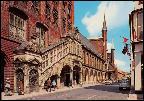 Ansichtskarte Lübeck Rathaus, Strassen Ansicht mit VW Käfer 1970