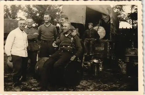 Militär  Soldatenleben Gruppenfoto vor Feldküche 1940 Privatfoto Foto