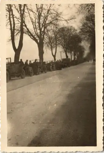 Militär Soldatenleben: Auto-Kolonne ca. 2. Weltkrieg 1940 Privatfoto Foto