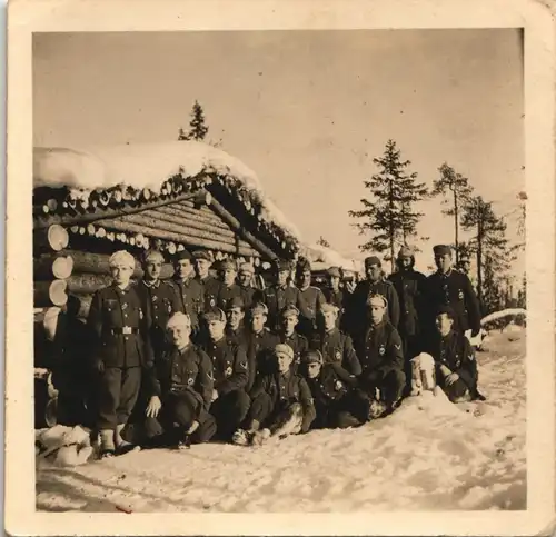 Militär Propaganda  Soldatenleben Soldaten vor Schneehütte 1942 Privatfoto Foto