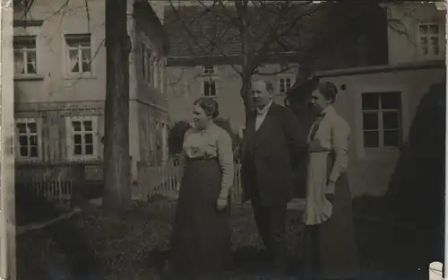 Foto Meiningen Mann und Frauen vor Haus 1929 Privatfoto