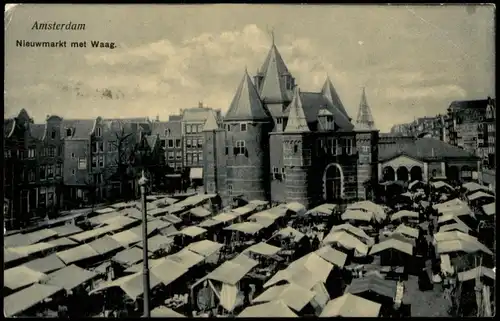 Amsterdam Amsterdam Nieuwmarkt met Waag; viele Marktstände 1906