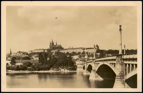 Burgstadt-Prag Hradschin Blick zur Burg v.d. Brücke 1964