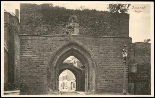 Ansichtskarte Andernach Burgtor . Straßenblick 1914