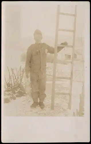 Militär/Propaganda 1.WK (Erster Weltkrieg) Soldat vor Leiter 1922 Privatfoto