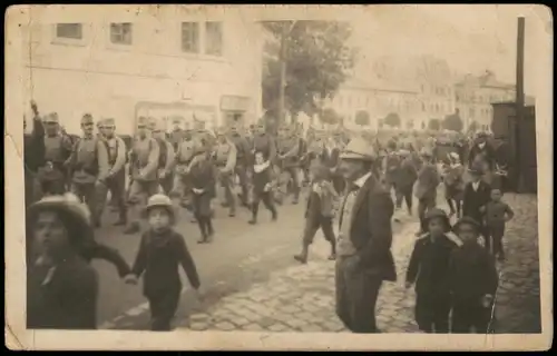 1.WK   Militaria Frankreich Soldaten ziehen in den Krieg 1918 Privatfoto