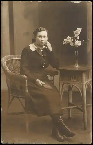 Menschen / Soziales Leben junge Frauen Atelierfoto 1913 Privatfoto