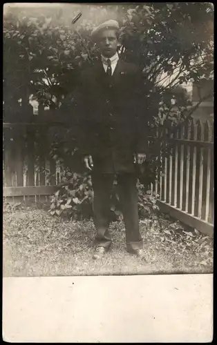 Ansichtskarte  Studentika Student im Garten 1912 Privatfoto