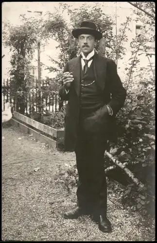 Menschen / Soziales Leben - Mann Anzug, Zigarette 1914 Privatfoto