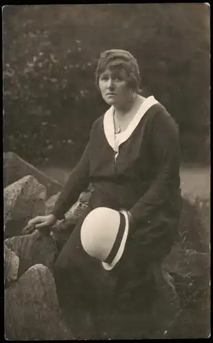 Foto  Menschen / Soziales Leben - Frau Gesteine 1922 Privatfoto