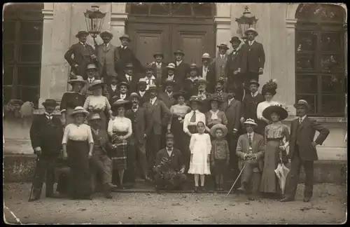 Menschen Soziales Leben Gruppenfoto Menschen in feiner Kleidung 1922 Privatfoto