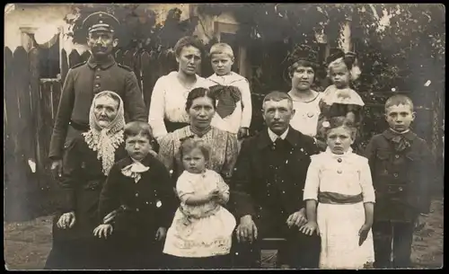 Menschen / Soziales Leben - Familienfotos, Familie Soldaten 1917 Privatfoto