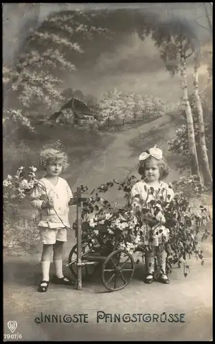 Glückwunsch: Pfingsten Junge und Mädchen mit geschmückten Wagen 1913
