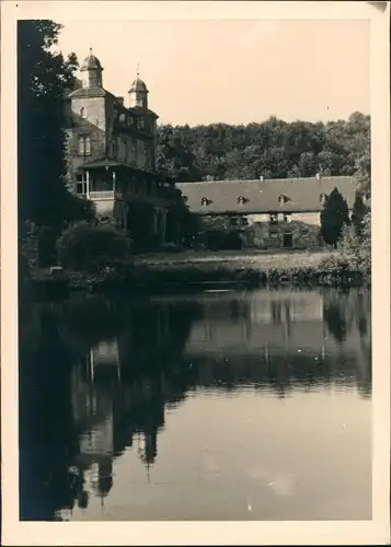 Ansichtskarte Gimborn-Marienheide Schloss mit Teich und Nebengebäude 1950