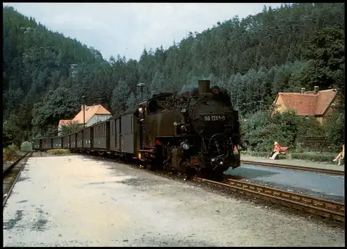 Dampflokomotive 991741-0 fährt mit Personenzug im Bahnhof Oybin ein 1977