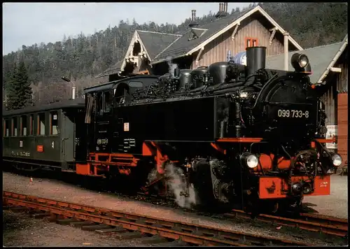 Dampflokomotive 099 733-8 mit Traditionswagen im Bahnhof Oybin 1992