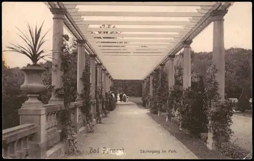 Ansichtskarte Bad Pyrmont Säulengang im Park. 1912