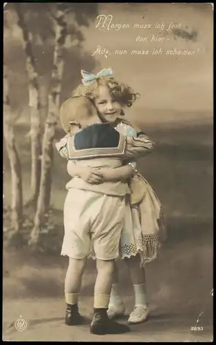 Kinder Künstlerkarte Junge und Mädchen umarmen sich Fotokunst 1914