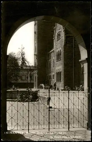 CPA Nantes Musée Dobrée et Le Puits et la Tour des Irlandais 1930