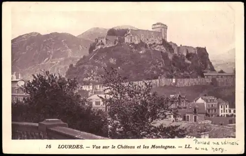 CPA Lourdes Lorda Vue sur le Château et les Montagnes 1930