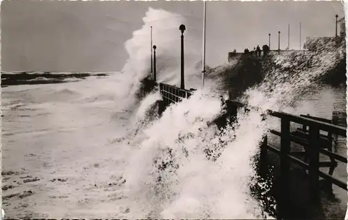Ansichtskarte Westerland-Sylt Sturmflut Nordsee Wellen am Strand 1960/1958