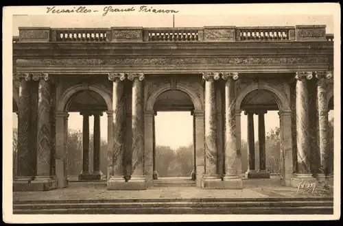 CPA Versailles Façade du Grand Trianon (détail) Versailles 1930