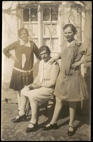 Menschen Soziales Leben Fotografie von 3 Frauen, Echtfoto-AK 1920 Privatfoto