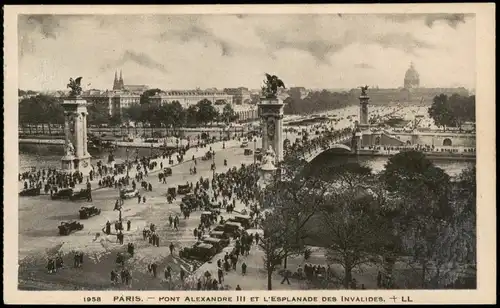 CPA Paris PONT ALEXANDRE ET L'ESPLANADE DES INVALIDES 1930