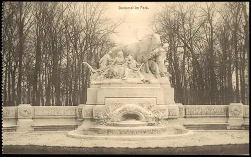 CPA .Frankreich Denkmal im Park. 1915