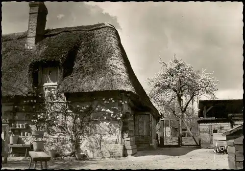 .Normandie Normandie Les toits de chaume aux couleurs de lavande 1942