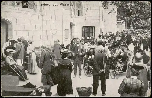 CPA Lourdes Lorda La prière aux Piscines 1910