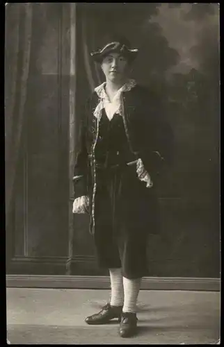 Menschen / Soziales Leben - Frau in männlicher Verkleidung - Themar 1917
