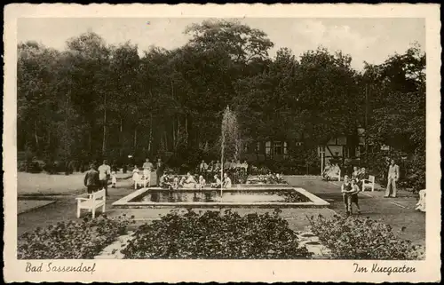 Bad Sassendorf Kuranlagen Kurgarten Personen am Springbrunnen 1930