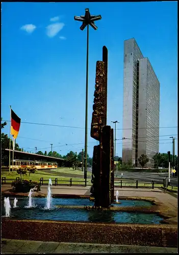 Düsseldorf Goldfinger - Brunnen und Thyssen-Hochhaus (106 m hoch) 1978