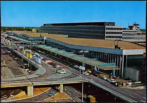 Flughafen Frankfurt  Main Flughafen, Vorplatz mit Auto Parkplatz Terminal  1980