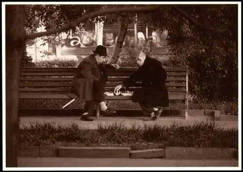 Ansichtskarte  Schach (Chess) Motivkarte Schachspieler auf Parkbank 2000
