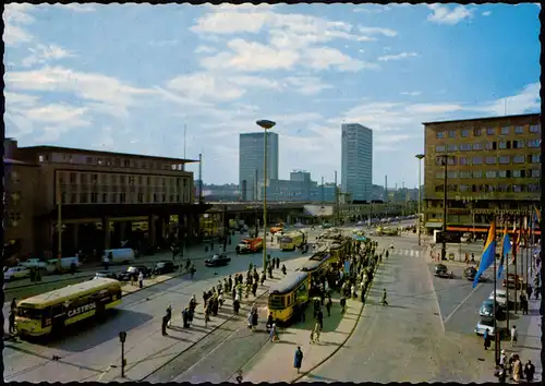 Ansichtskarte Essen (Ruhr) Bahnhofsplatz, Bus Tram Haltestelle 1960