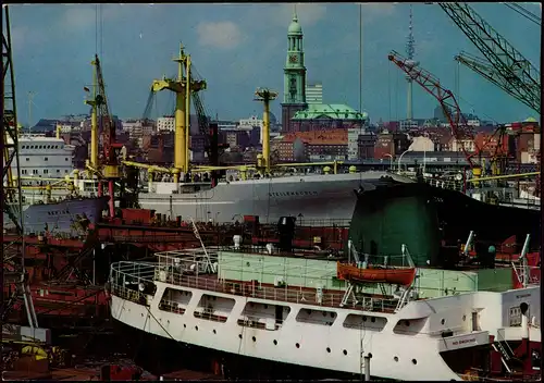 Hamburg Hafen mit St. Michaeliskirche, Frachtschiff STELLENBOSCH 1970